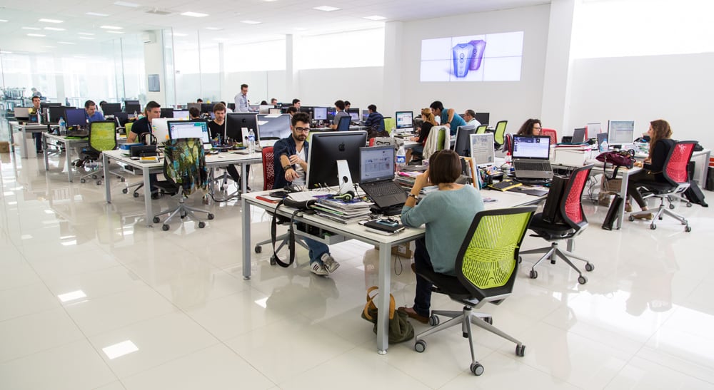 UniqueBrand visita la sede de Energy Sistem en Finestrat (Alicante)